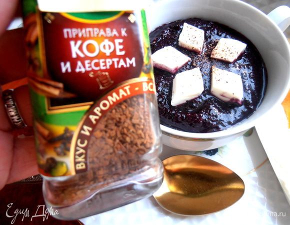 Сверху припорошим для аромата приправой для десертов из такой меленки!