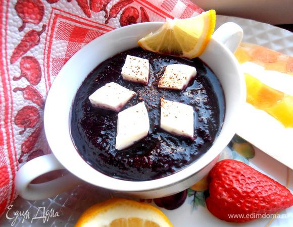 Подаём, полив прохладным молоком или сливками...