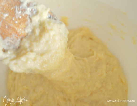 получается вот такое вязкое и липкое тесто