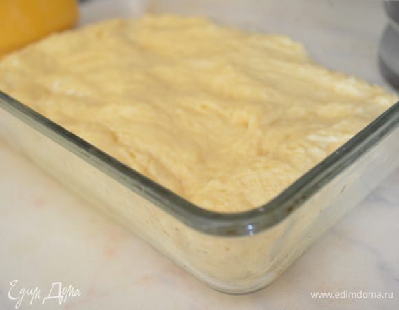 обмять тесто и переложить тесто в смазанную маслом прямоугольную форму для выпечки, оставить еще на 30 минут