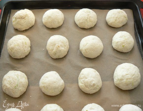 разложить булочки на расстоянии  друг от друга