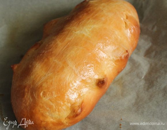 Духовку разогреть до 220 градусов. Поставить противень в духовку и печь две минуты. Затем температуру снизить до 200 градусов и печь еще 20-30 минут.
