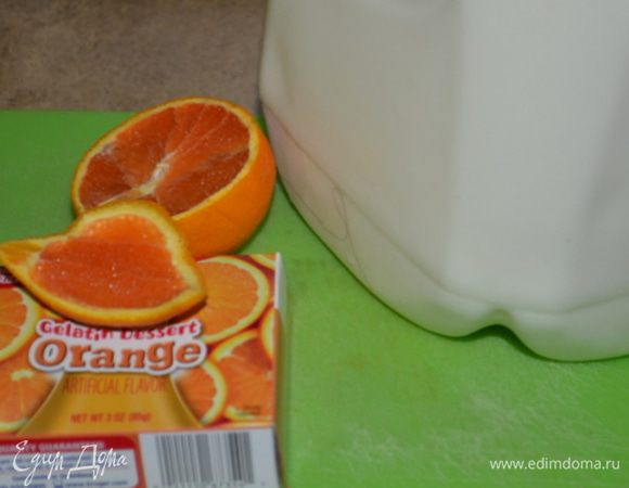 Приготовим все продукты для коктейля: молоко, желе и мороженое, фрукт по желанию.