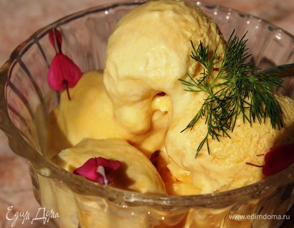 Перед подачей лучше всего дать немного нагреться при комнатной температуре и только потом раскладывать по креманкам