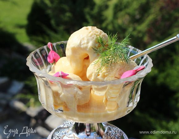 Охлаждающий, освежающий и питательный суп готов! Сверху можно украсить укропом или полить жирными сливками. После 5-10 минут он начинает "плакать", так что быстрее его ешьте! В жару самое то! Приятного аппетита)))