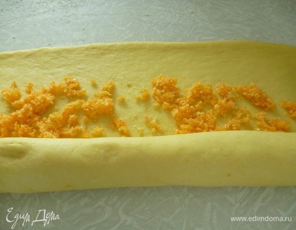 Сворачиваем рулетом.