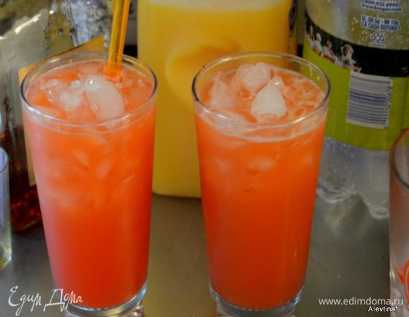 Можно сделать иначе: сначала влить все жидкости, а затем добавить лед, чтобы льда было не так много. Трубочкой перемешать.