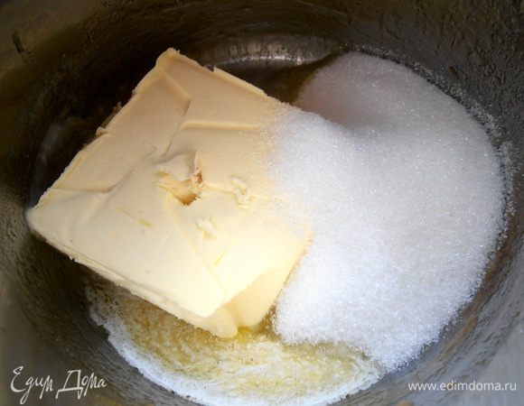 Снова ставим на огонь масло с сахаром... Уже для теста.