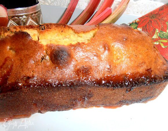 Вот видно корочку,пропитанную карамелью... Это самая вкусная часть в кексике,включая низ)))