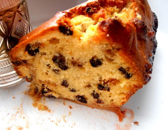 Классический кекс с необычным топингом готов!