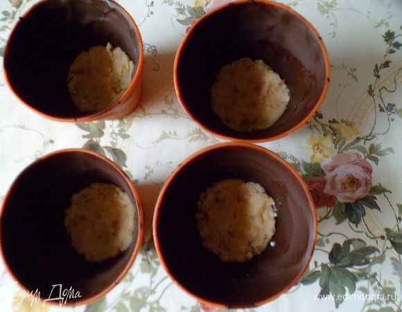 Наполняем  чередуя,слой бисквитный