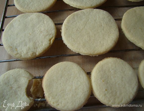 Выпекаем печенье 8-10 минут, остужаем на решетке. Приятного аппетита!