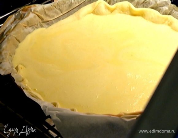 Отправить форму в разогретую духовку на 10–12 минут.