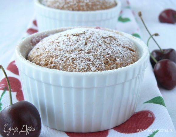 Разогреть духовку до 180-200 градусов и выпекать до румяной корочки.
Время выпечки зависит от размера формы и толщины теста. Моим понадобилось 20-25 минут