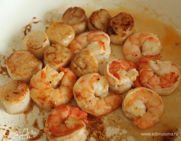 Обжарить с обеих сторон по 1 минуте. 