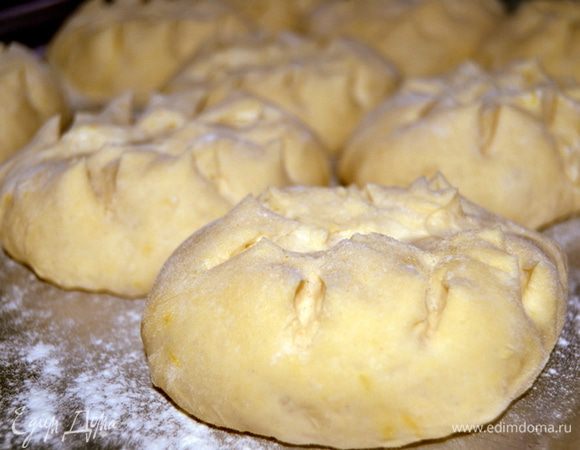 Затем по три продольных надреза с каждой стороны от центрального. В виде прожилок на листе.