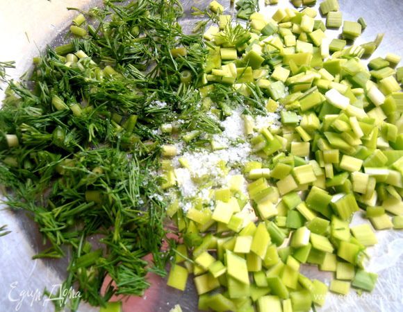 Бросим немного соли (у меня морская)...