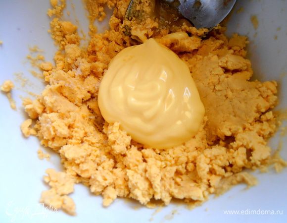 Добавляем ложку майонеза (я его обычно не ем, но тут он играет роль во вкусе!).
