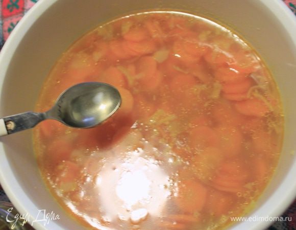 Даем чуть остыть и добавляем мед и специи. Отправляем в блендер и готовый суп-пюре в холодильник лучше на ночь.
