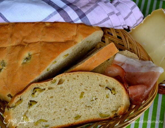 К сырам, прошутто, салями......, и просто так - вкусно! ))) 