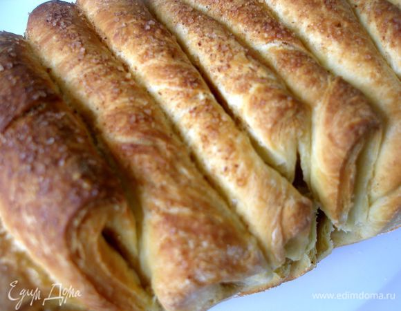 Затем выпекать в предварительно разогретой до 180 градусов духовке в течение 30 минут, до золотисто-коричневого цвета.