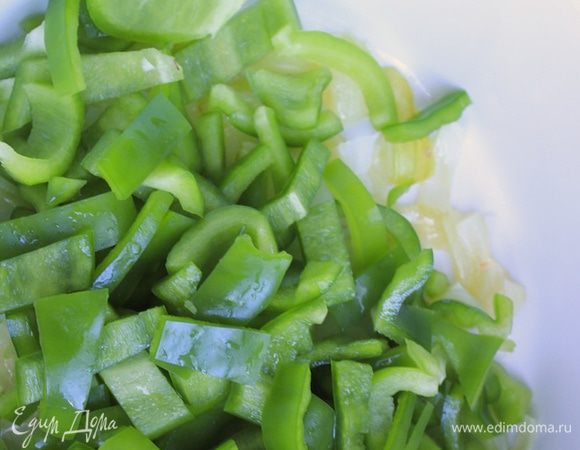 Добавляем перец и опять в микроволновку на 2 минуты при 800W