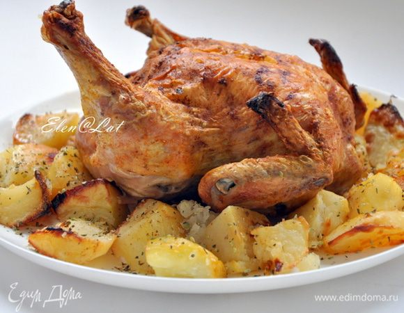 Затем разрезать сверху пакет и запекать еще минут 20-25, до появления зажаристой корочки. 
Все, подаем с листьями салата. Очень вкусно!!!! Картошечка и курочка пропитывается лимонным соком это потрясающе вкусно!!!! 
Приятного аппетита!!!