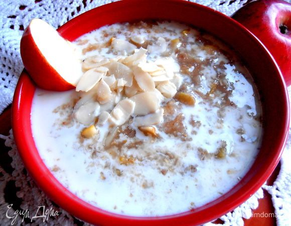 Рука потянулась за миндальными лепестками и оказалось они отлично подходят к такому сочетанию)))