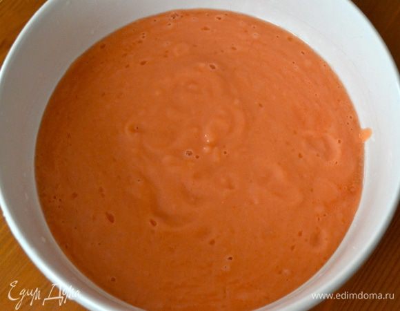 Взбить до пюреобразного состояния (достаточно густой консистенции), переложить в миску, закрыть пищевой пленкой и поставить в холодильник охлаждаться минимум на 2 часа.