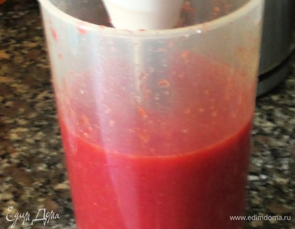 КЛУБНИЧНОЕ ЖЕЛЕ:
Клубнику растереть с сахаром и взбить в блендере. 