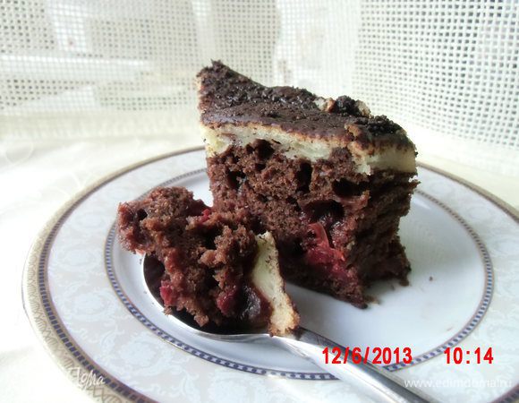 Нарезать ромбиками и можно наслаждаться шоколадно-вишневой вкуснятинкой! 