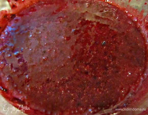 Получится густое ягодное пюре.