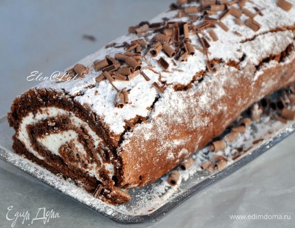 А теперь можно наслаждаться вкусом этого бесподобного, нежного в меру сладкого рулета. И я вас уверяю, вы не останетесь равнодушным и обязательно испечете его вновь!!! 
Приятного аппетита!!!!!