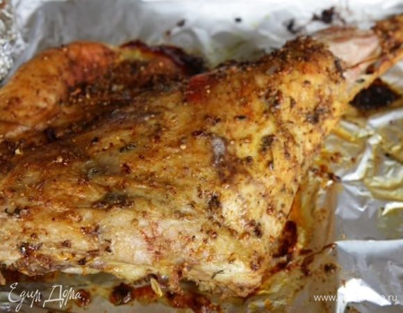 Готовому мясу дать отдохнуть 10 минут, затем нарезать и подавать.