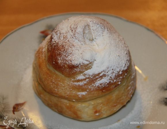 Готовые яблочки присыпать пудрой. Дождаться пока остынут (яблоки внутри долго горячие).