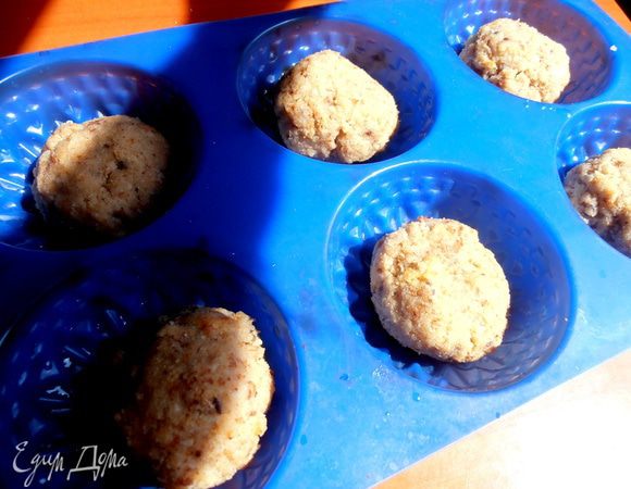 Сначала я для удобства скатала вот такие котлетки из хлеба)))