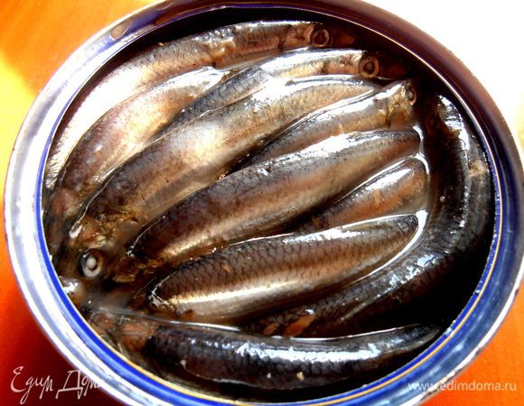 Килечка в пряном рассоле всегда имеется в холодильнике на случай внезапного желания отведать чего-нибудь солёненького)))