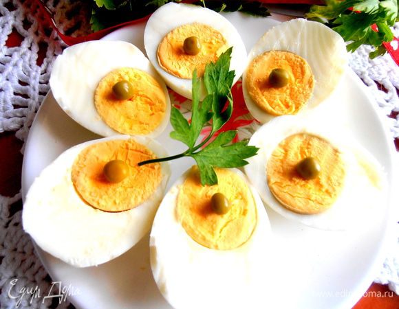 А яйца просто разрежем на половинки и подадим рядом)))