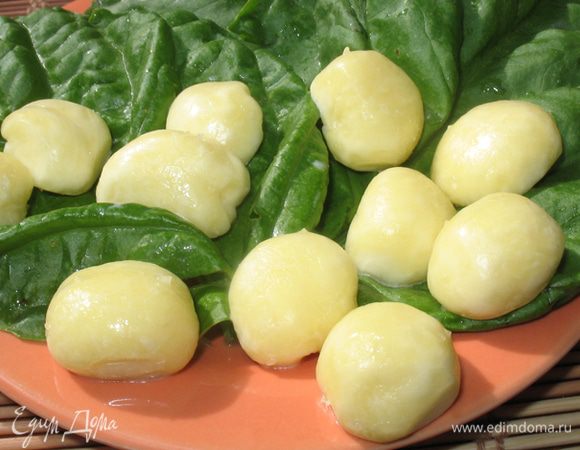 Приятного аппетита!!! Она получилась очень вкусной! Мне очень понравилась, намного  больше магазинной и это при том, что я не любитель молодой брынзы. 