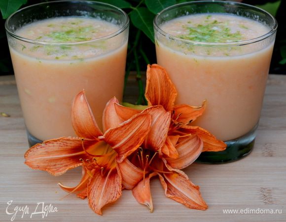 Сверху выложим цедру лайма ,замороженные кубики дыни на палочках по желанию. Квенчер готов. Приятного дня !!!