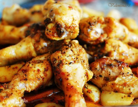 Духовку разогреваем до 180 градусов.
Смешиваем все ингредиенты для маринада.Тщательно натираем наши голени,оставляем мин на 30.

