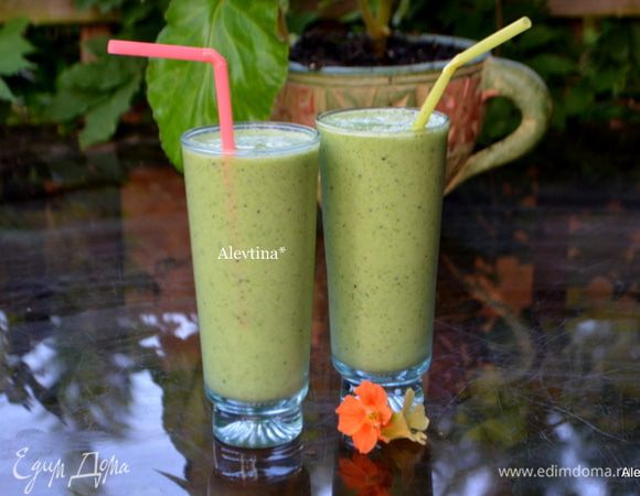 Разлить по высоким стаканам. Тут же подаем.
Является оздоровительным напитком, если добавить вместо мороженого йогурт несладкий.
