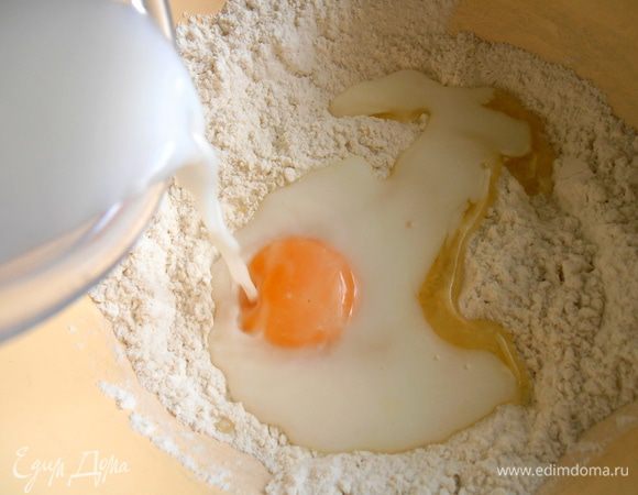 Вливаем кефир...