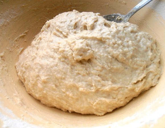 Тесто должно получиться мягкое,липкое...,желательно дать постоять.