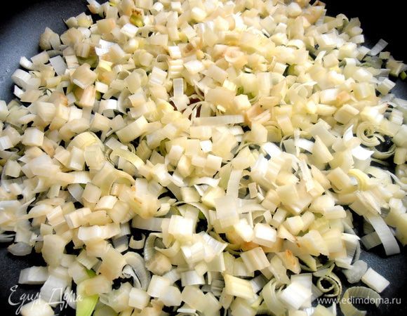 Сверху решила слой сельдерея (все знают,как он полезен для мужчин!)...