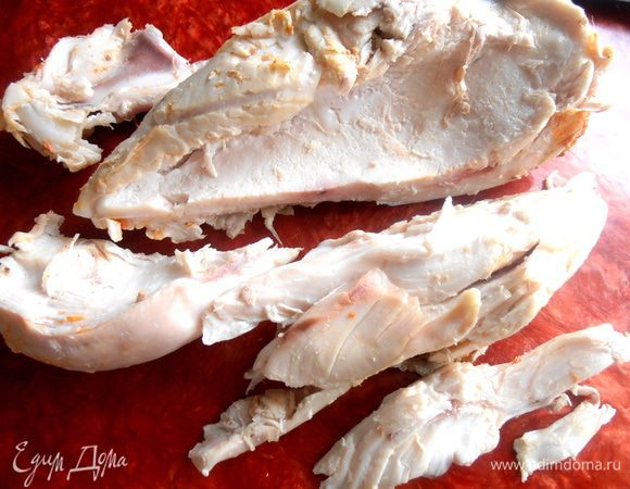 Грудки можно и сырые,тогда пирог будет подольше готовиться!