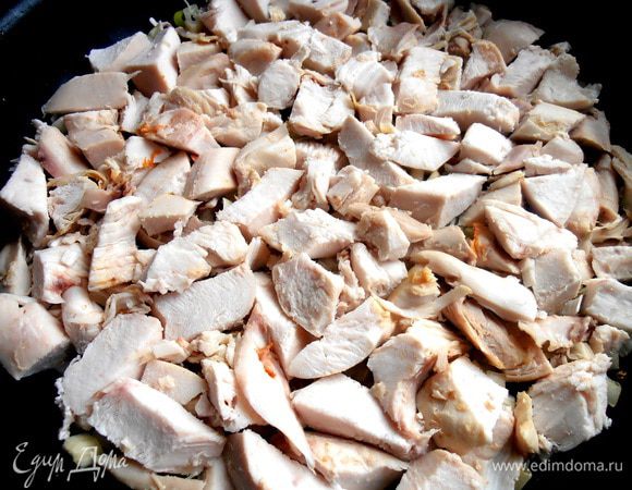 И плотно укладываем на овощи...