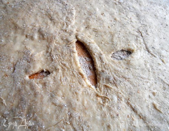 Делаем небольшой надрез для пара или просто накалываем вилкой!