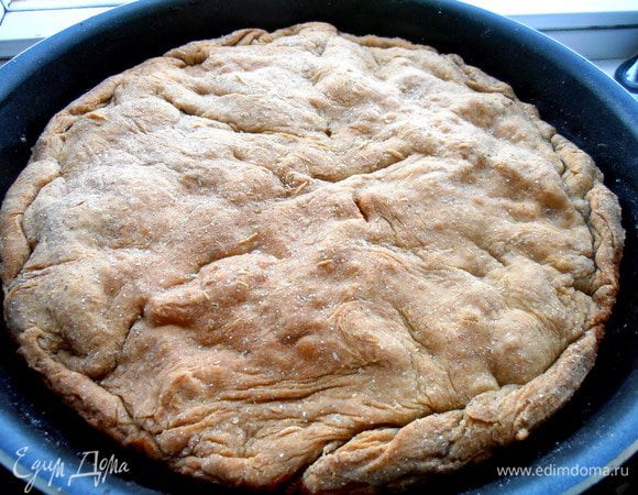 Так как тесто тонкое,а начинка почти готовая,пирог выпекался всего 20 минут при 200*.