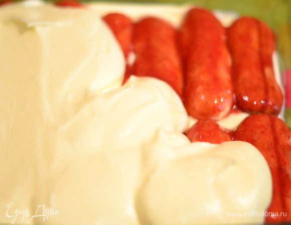 Смазываем густым слоем крема.